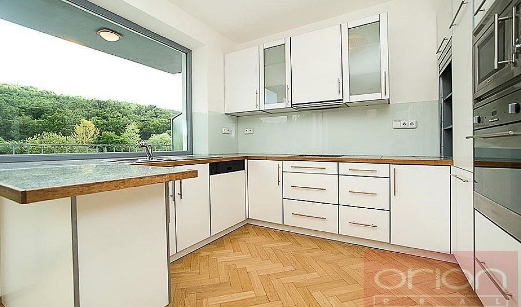 Pronájem domu 230 m² s pozemkem 550 m², Praha – náhled fotky 2