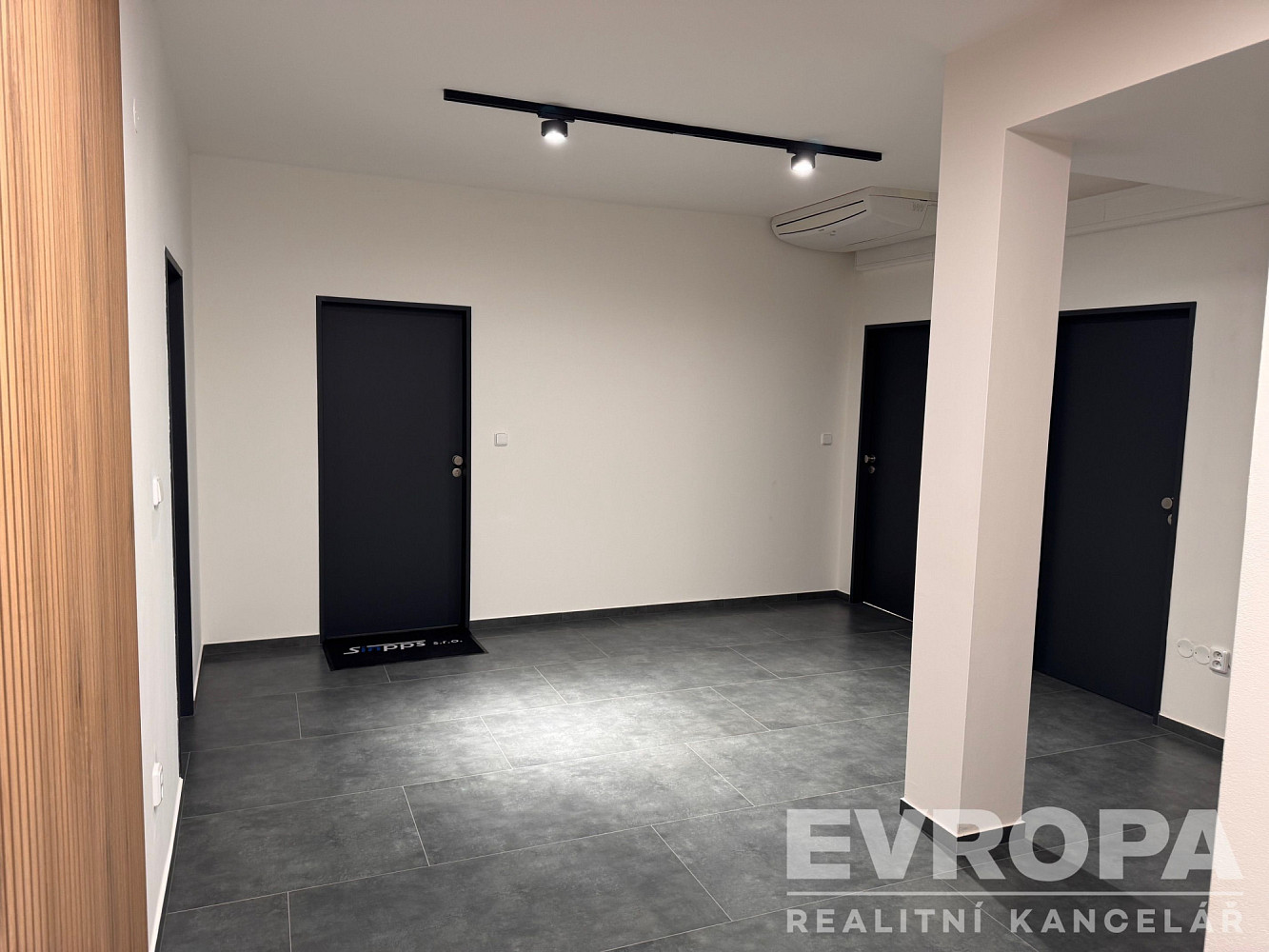 Pronájem kanceláře 19 m² – fotografie 4