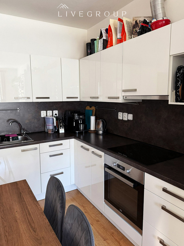Pronájem bytu 2+kk 56 m² – pohled 2