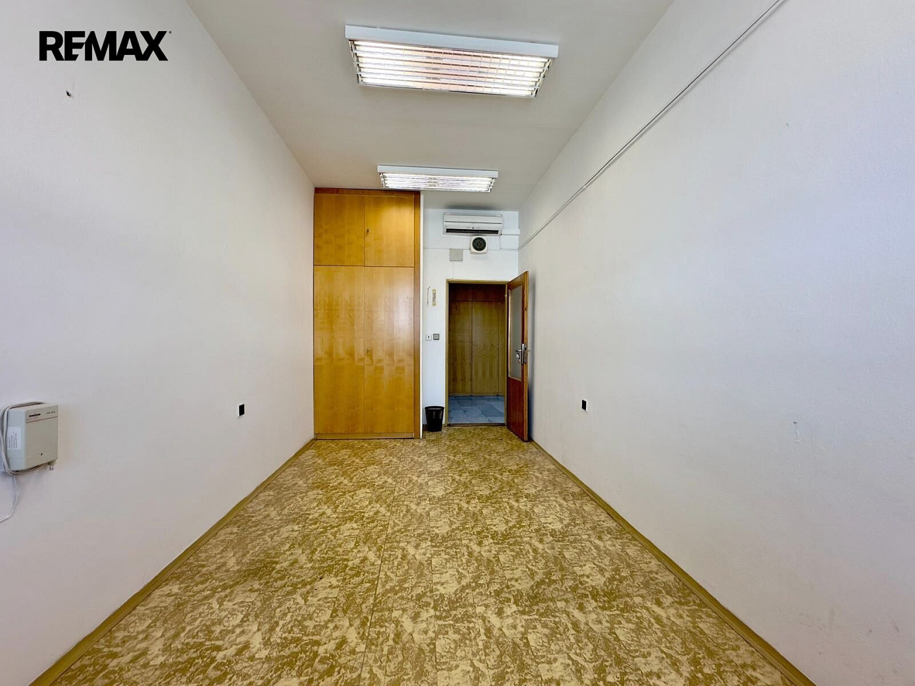 Pronájem kanceláře 16 m² – fotografie 3