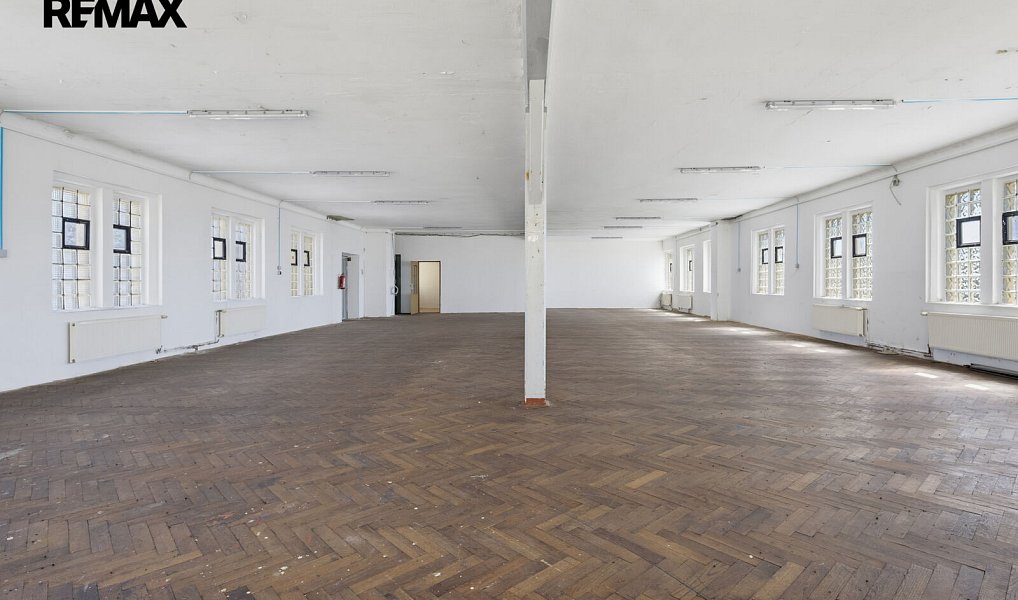 Prodej výrobních prostor 2 350 m², Aš – náhled fotky 10