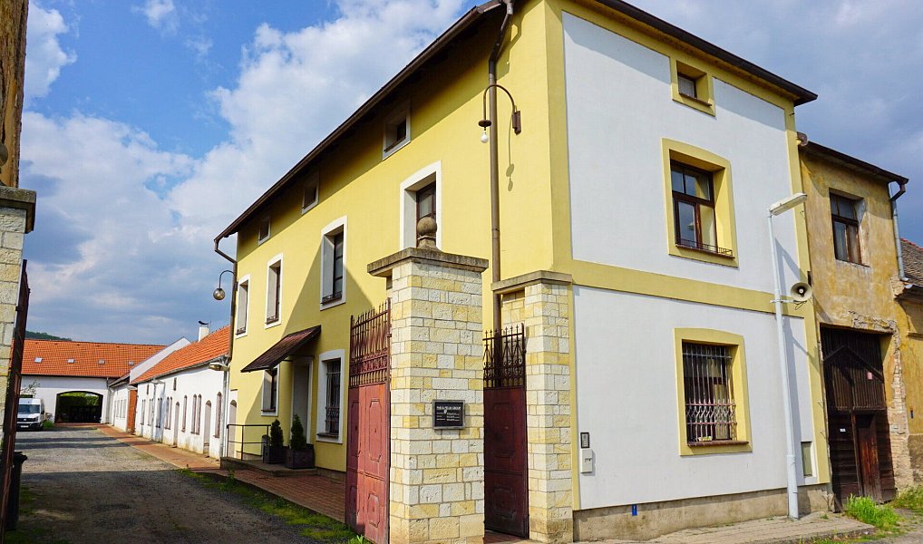 Prodej skladovacích prostor 3 501 m², Vršovice – náhled fotky 2