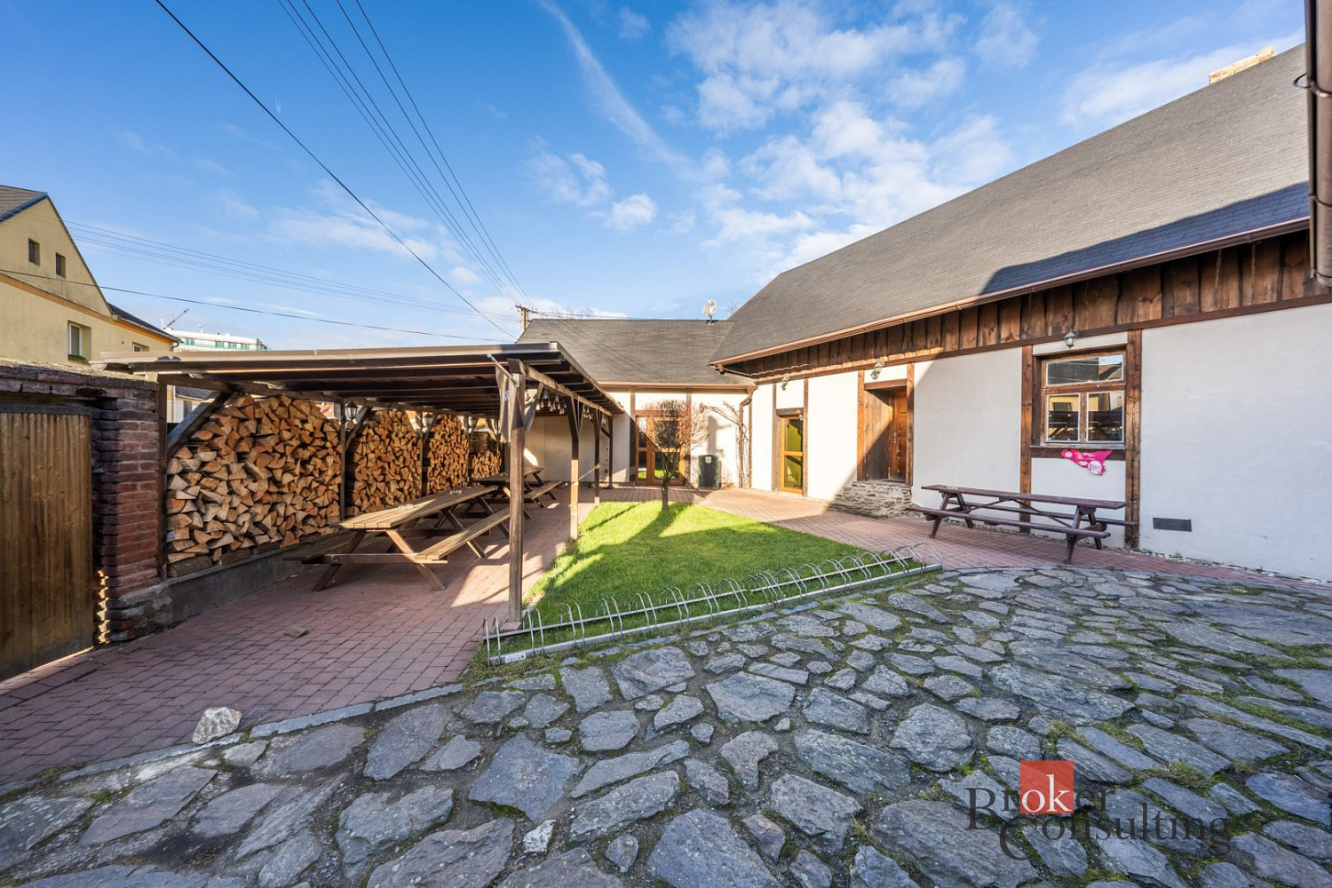 Prodej domu 688 m² s pozemkem 860 m² – fotografie 2