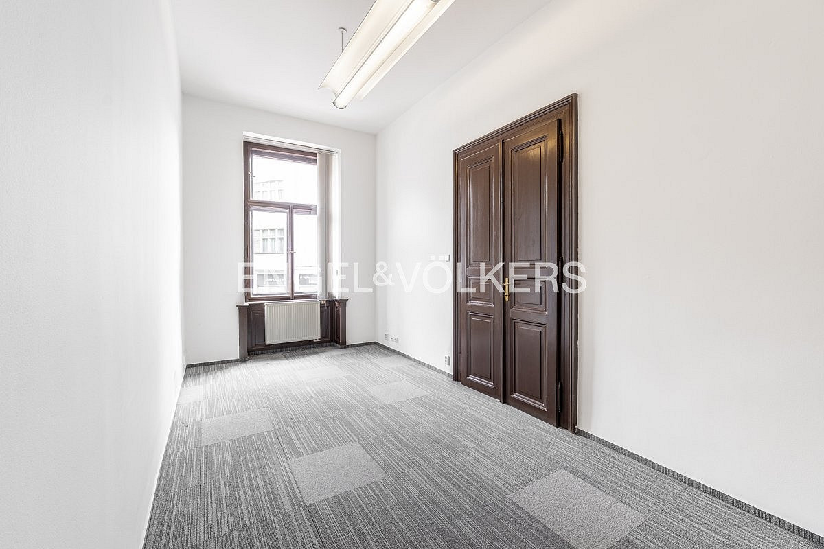 Pronájem kanceláře 206 m² – fotografie 2