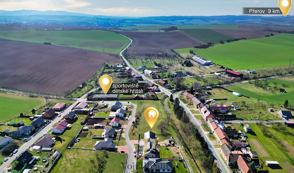 Prodej stavebního pozemku 1 301 m², Hradčany – náhled fotky 6
