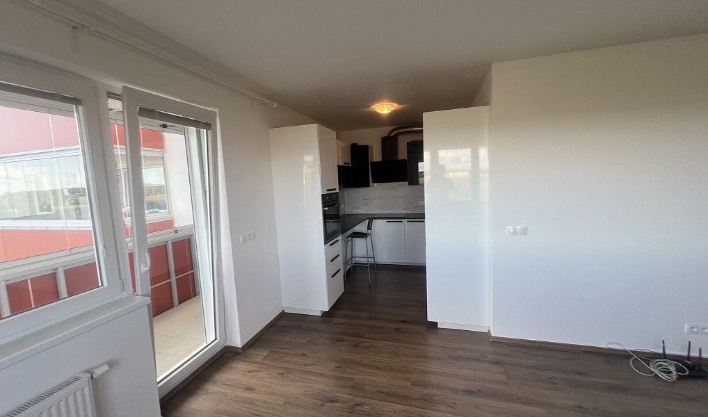Pronájem bytu 4+kk 85 m², Praha – náhled fotky 17