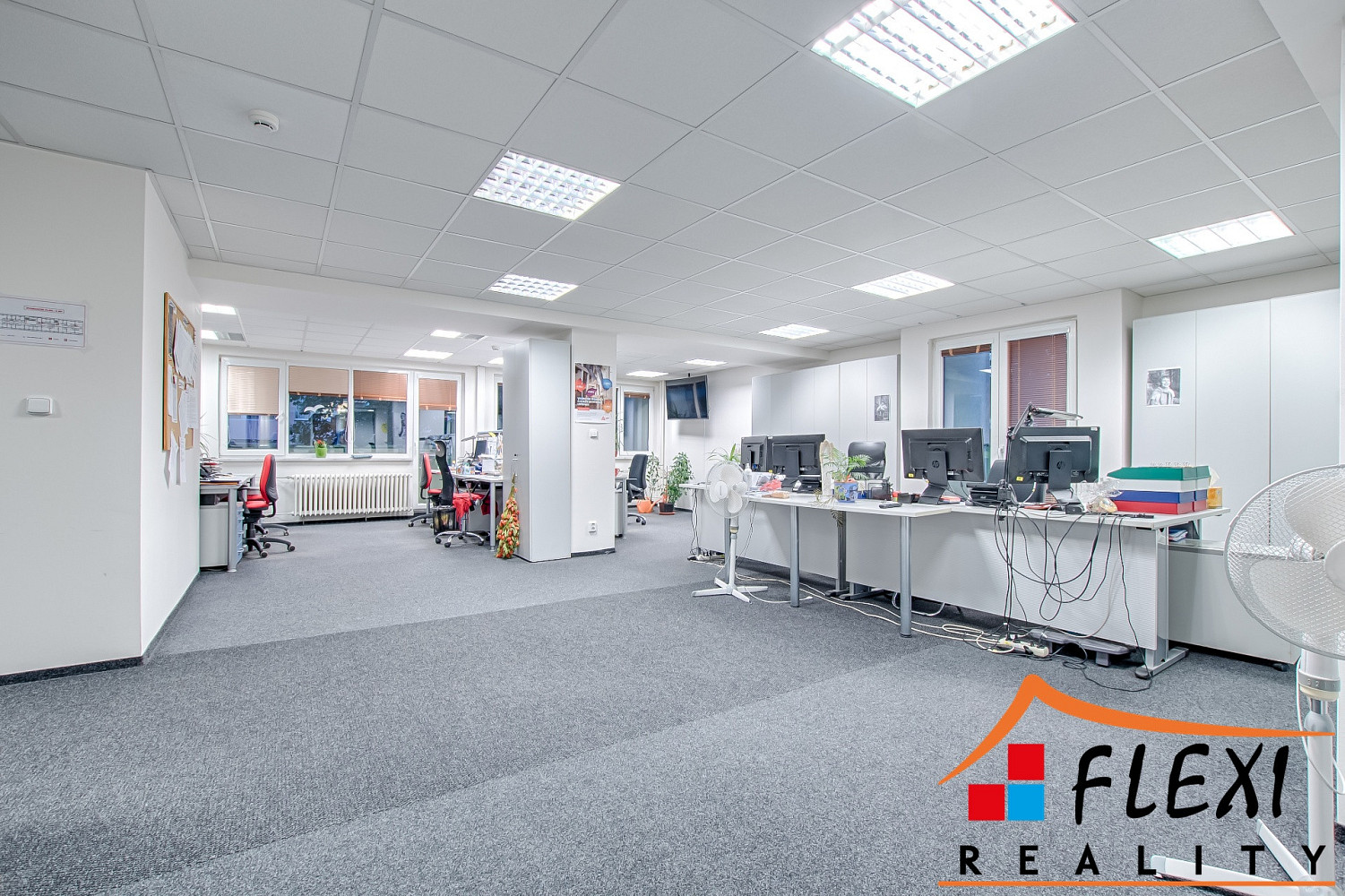 Pronájem kanceláře 650 m² — photo 3
