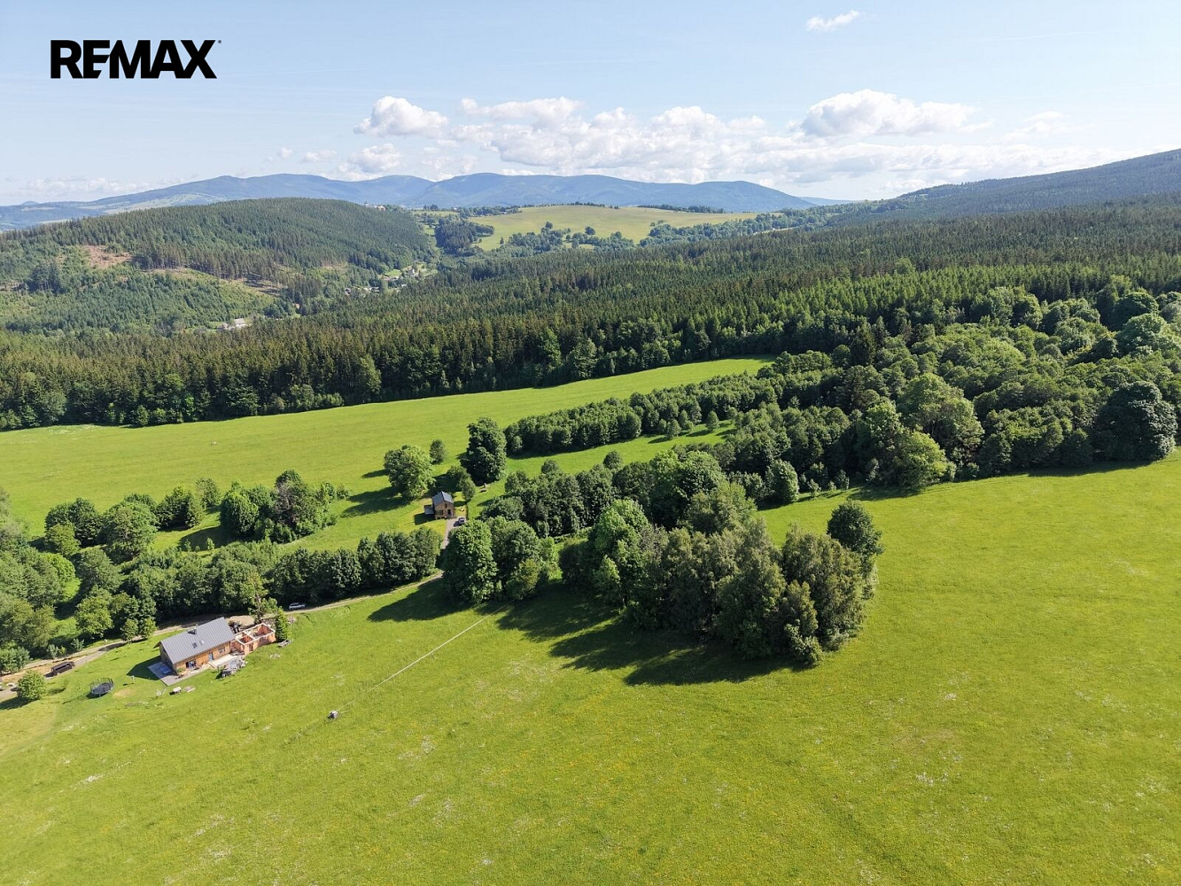 Prodej stavebního pozemku 1 745 m² – fotografie 2