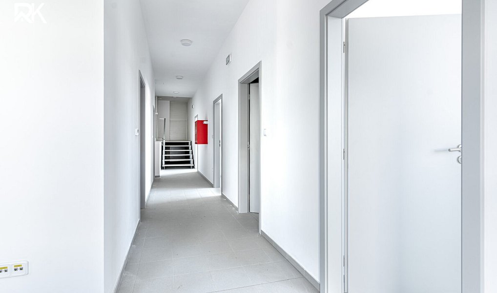 Pronájem skladovacích prostor 1 786 m², Kolín – náhled fotky 6
