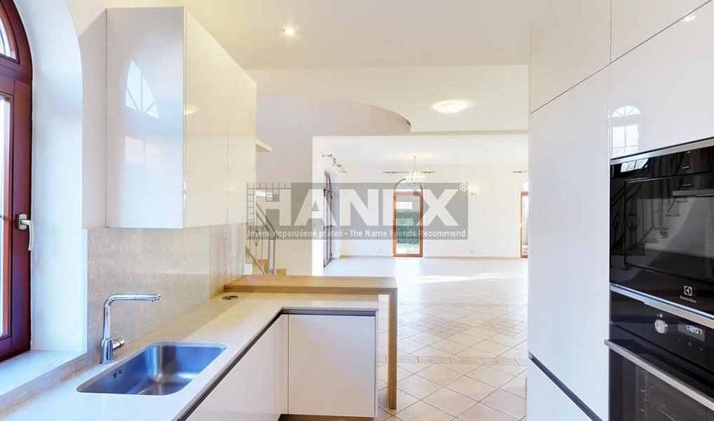 Pronájem domu 243 m² s pozemkem 540 m², Praha – náhled fotky 4