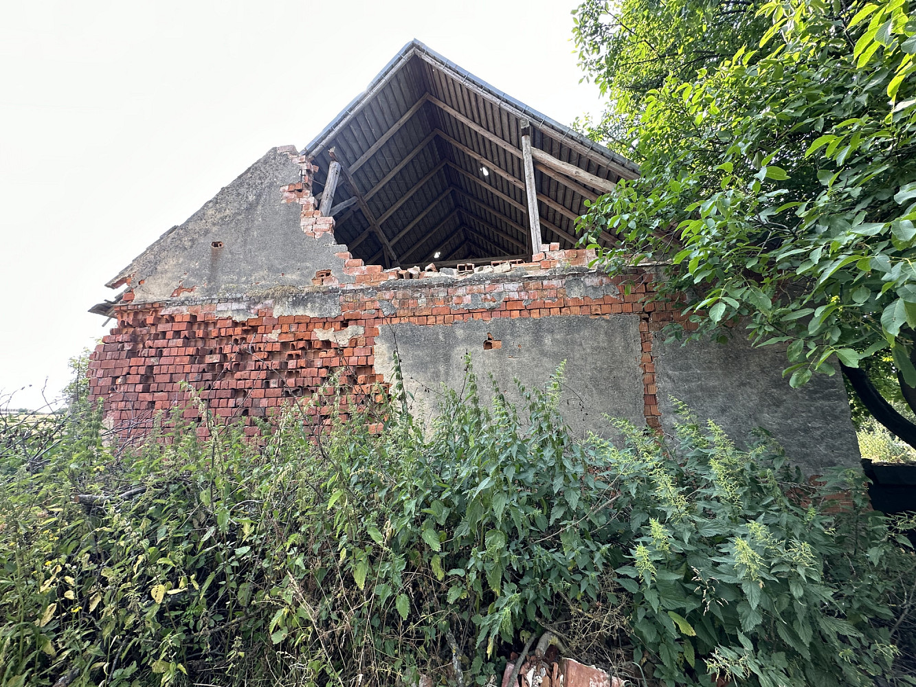 Ideální podíl 1/2 zemědělské stavby v k. ú. stálky, okres znojmo, opakovaná dražba — photo 2