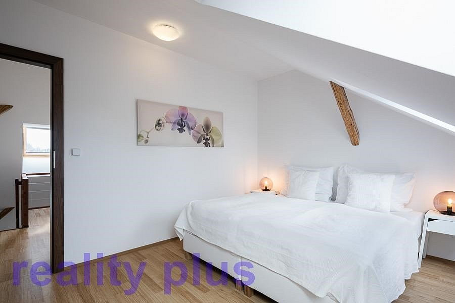 Pronájem bytu 3+kk 77 m² – pohled 4