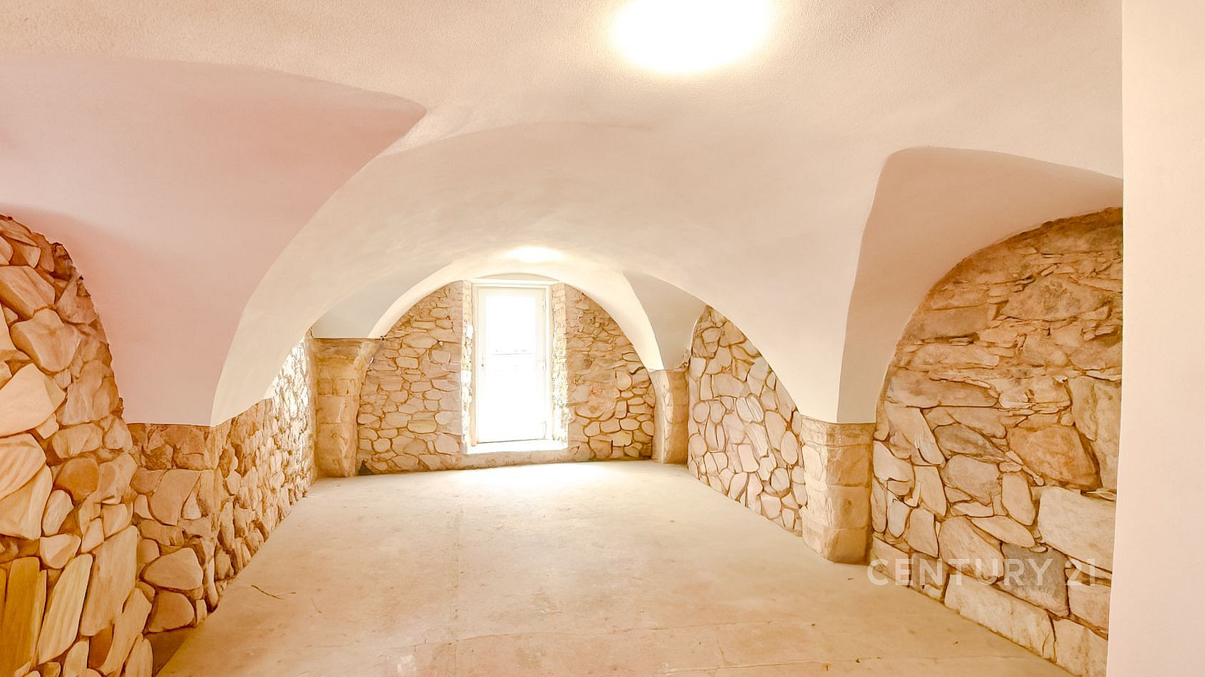 Úžasný sklepní prostor ve Vimperku včetně parkovacího stání – fotografie 4