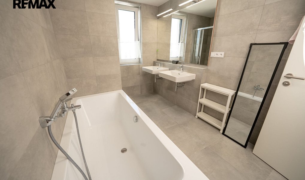 Pronájem domu 161 m² s pozemkem 403 m², Praha – náhled fotky 28