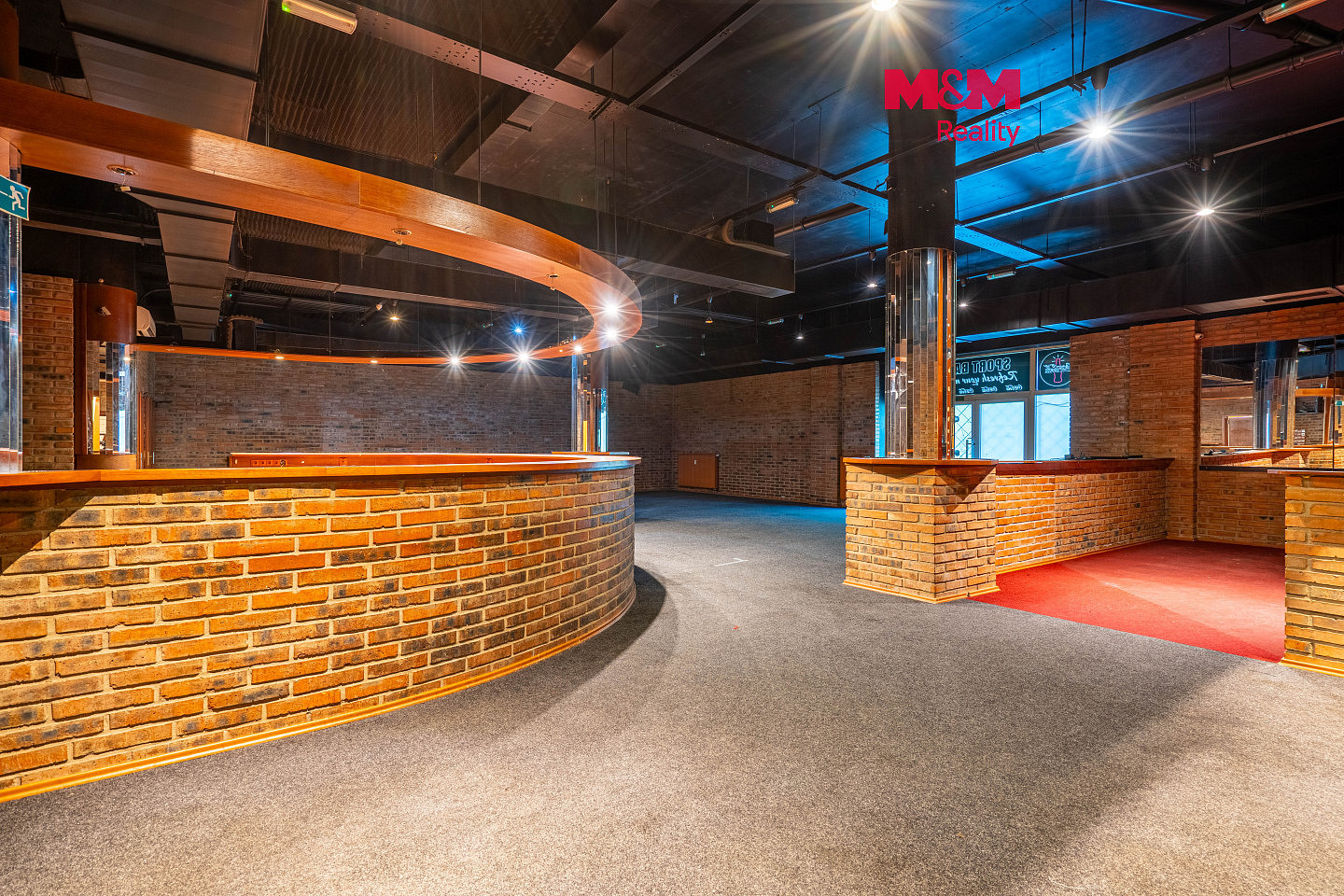 Pronájem obchodních prostor 324 m²