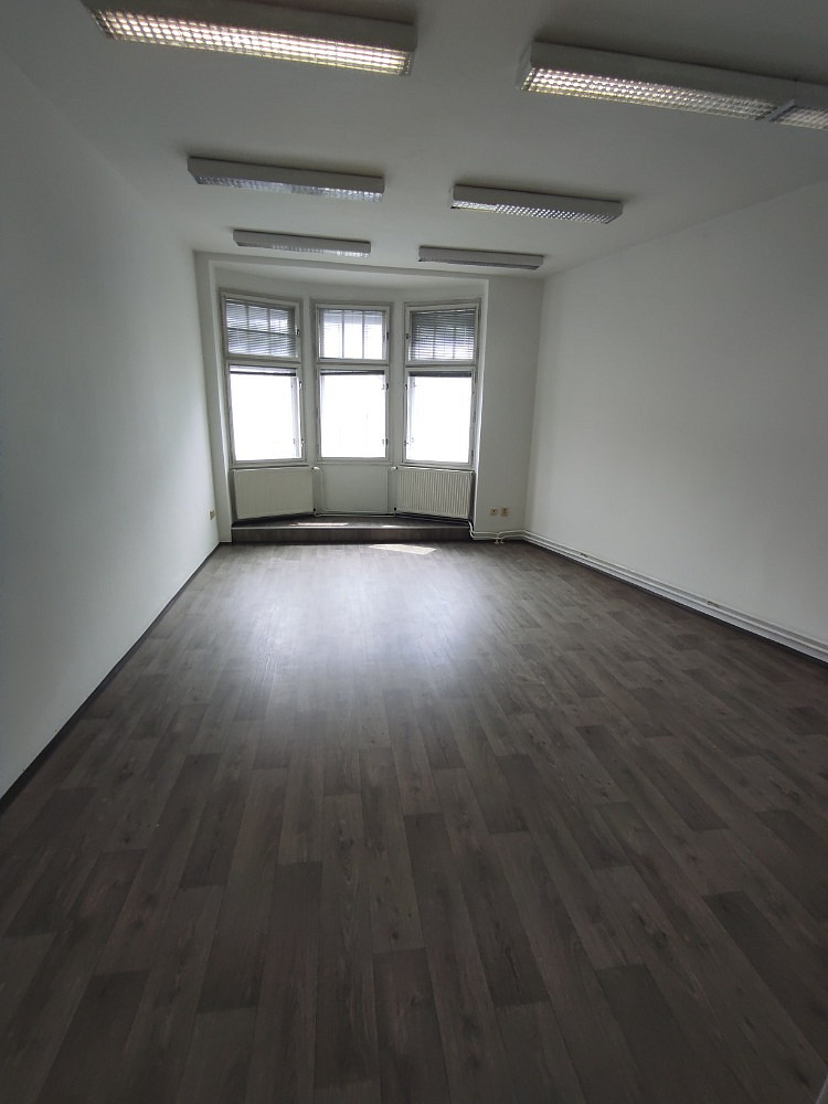 Pronájem kanceláře 80 m² – fotografie 5