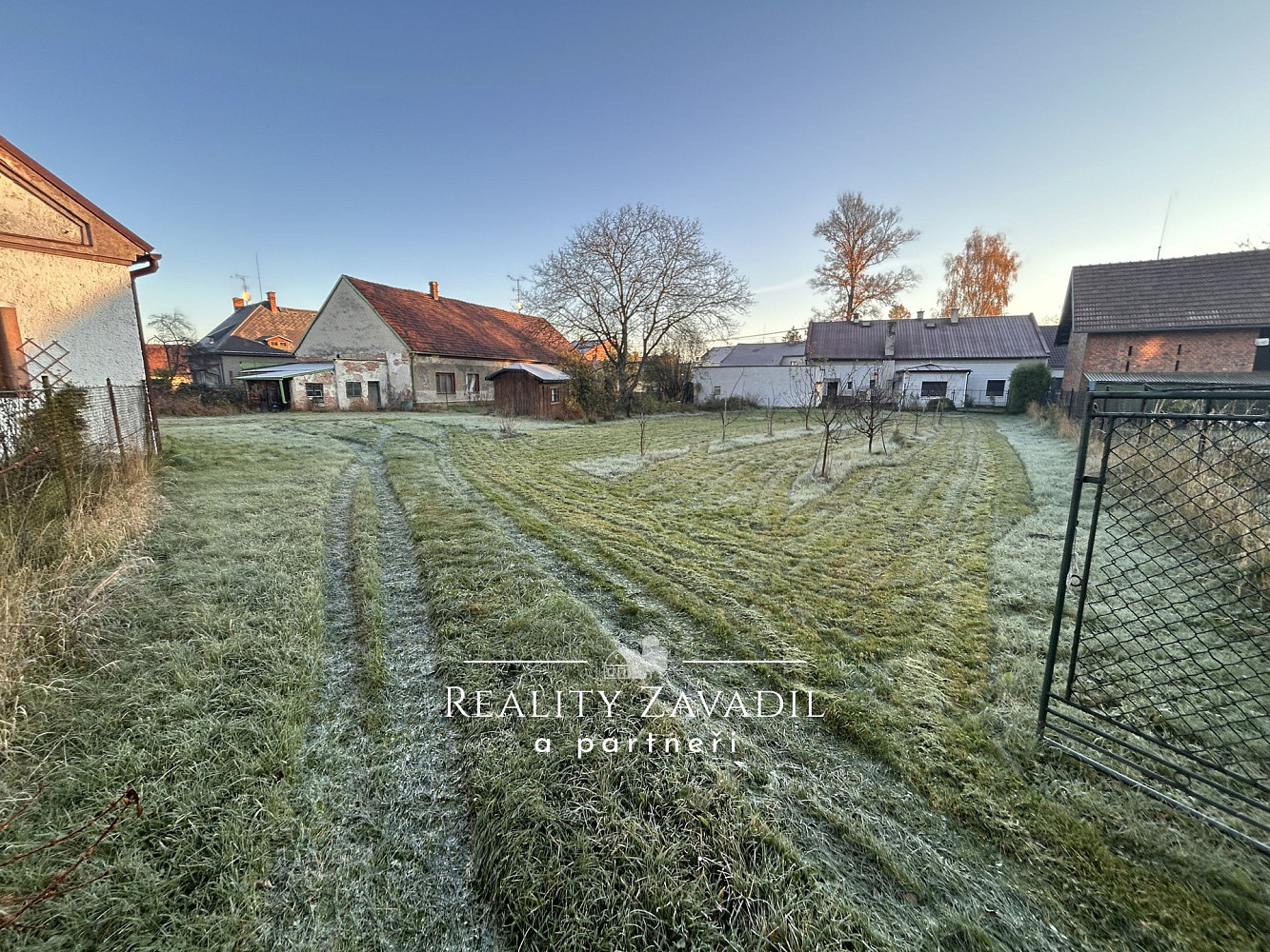 Prodej stavebního pozemku 683 m² – pohled 5