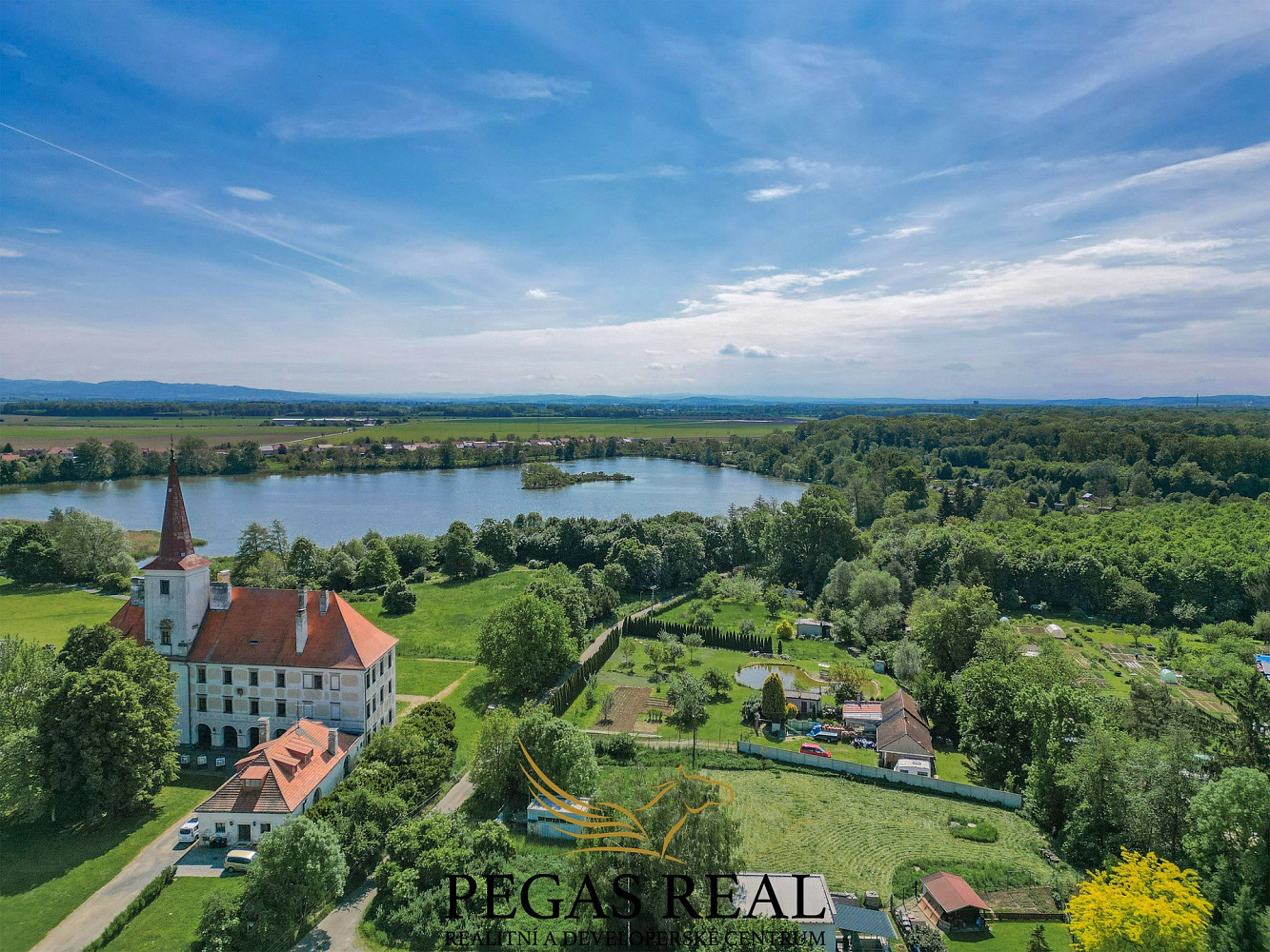 Prodej stavebního pozemku 2 365 m² – pohled 5