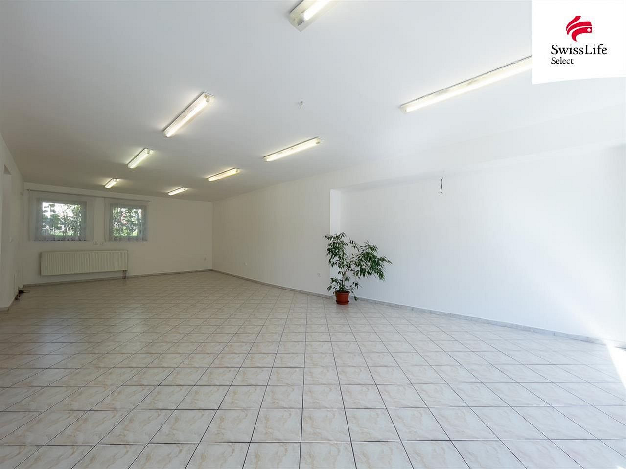 Pronájem obchodních prostor 120 m² – fotografie 2