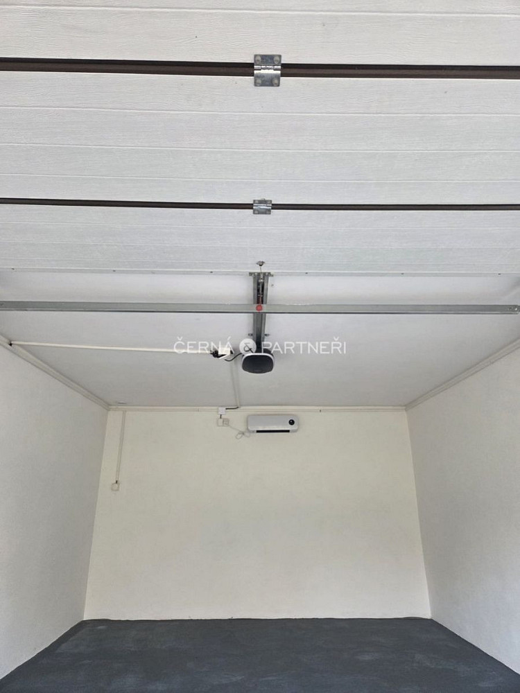 Prodej vyhřívané garáže 22 m2 bílina — photo 4