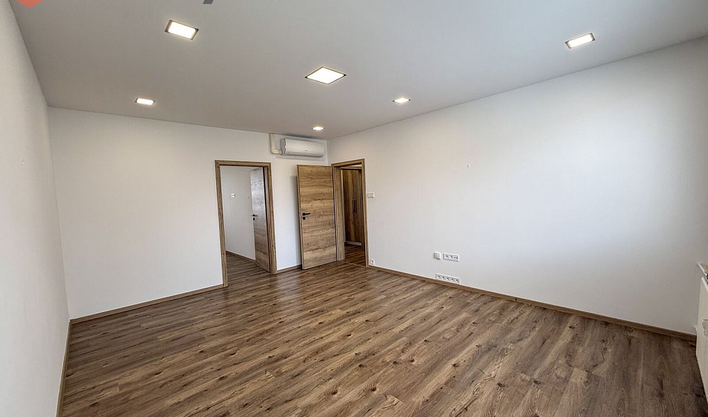 Pronájem bytu 3+1 70 m², Hodonín – náhled fotky 4