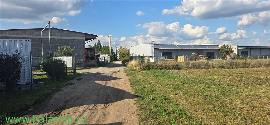 Prodej pole 2 007 m²