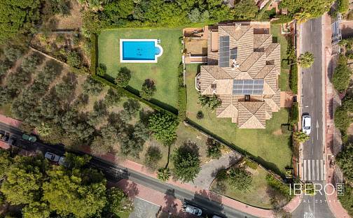 Prodej domu 658 m² s pozemkem 1 510 m², Benalmadena Costa, Španělsko