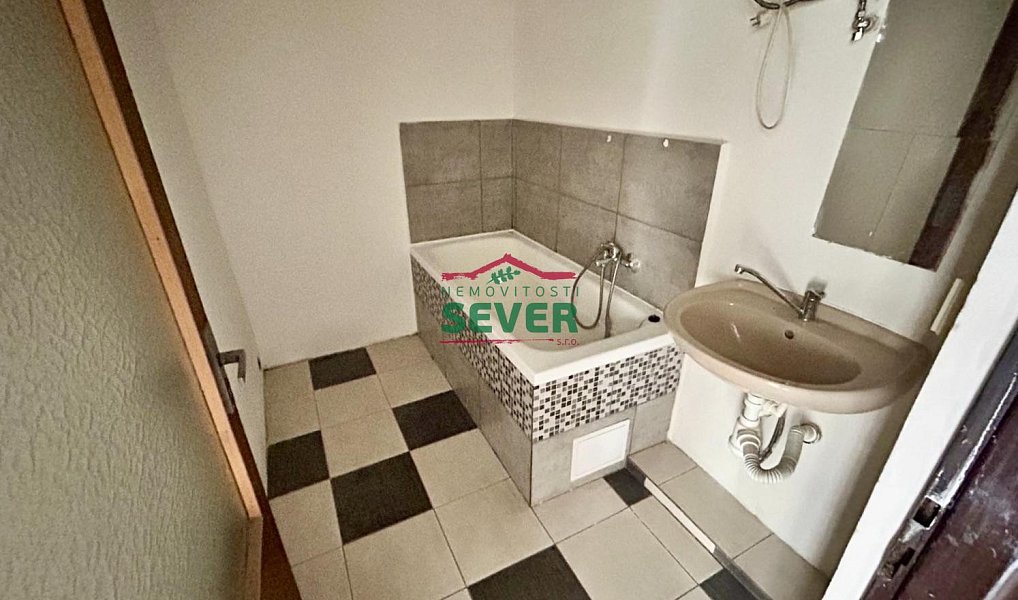 Prodej domu 571 m² s pozemkem 158 m², Luby – náhled fotky 23