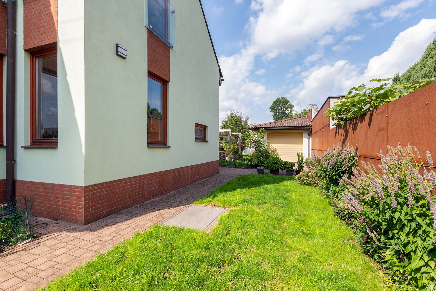 Prodej domu 200 m² s pozemkem 627 m² – fotografie 3