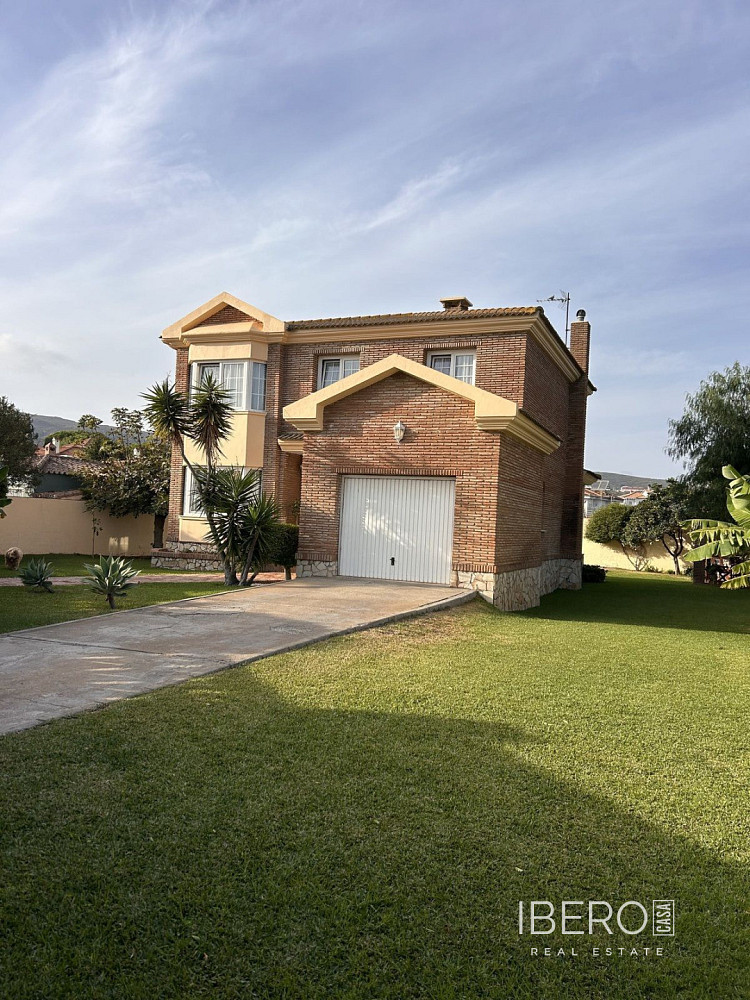 Prodej domu 246 m² s pozemkem 868 m²