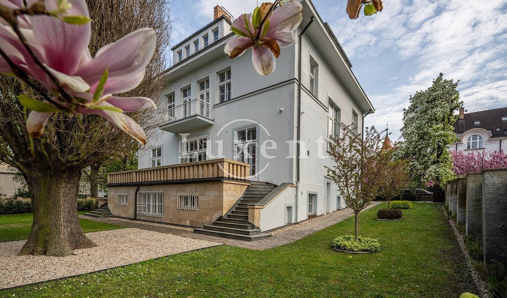 Prodej domu 726 m² s pozemkem 945 m², Praha – náhled fotky 2
