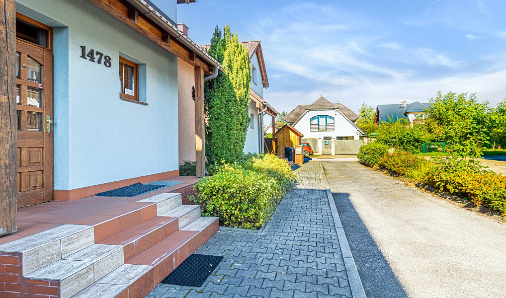 Prodej domu 219 m², Mnichovo Hradiště – náhled fotky 2