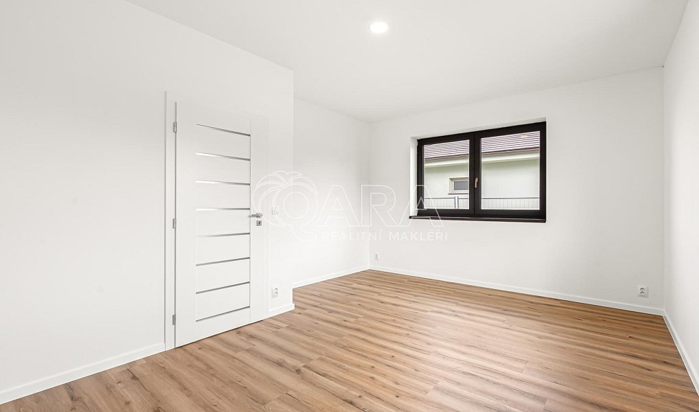 Prodej domu 190 m² s pozemkem 846 m², Rostoklaty – náhled fotky 22