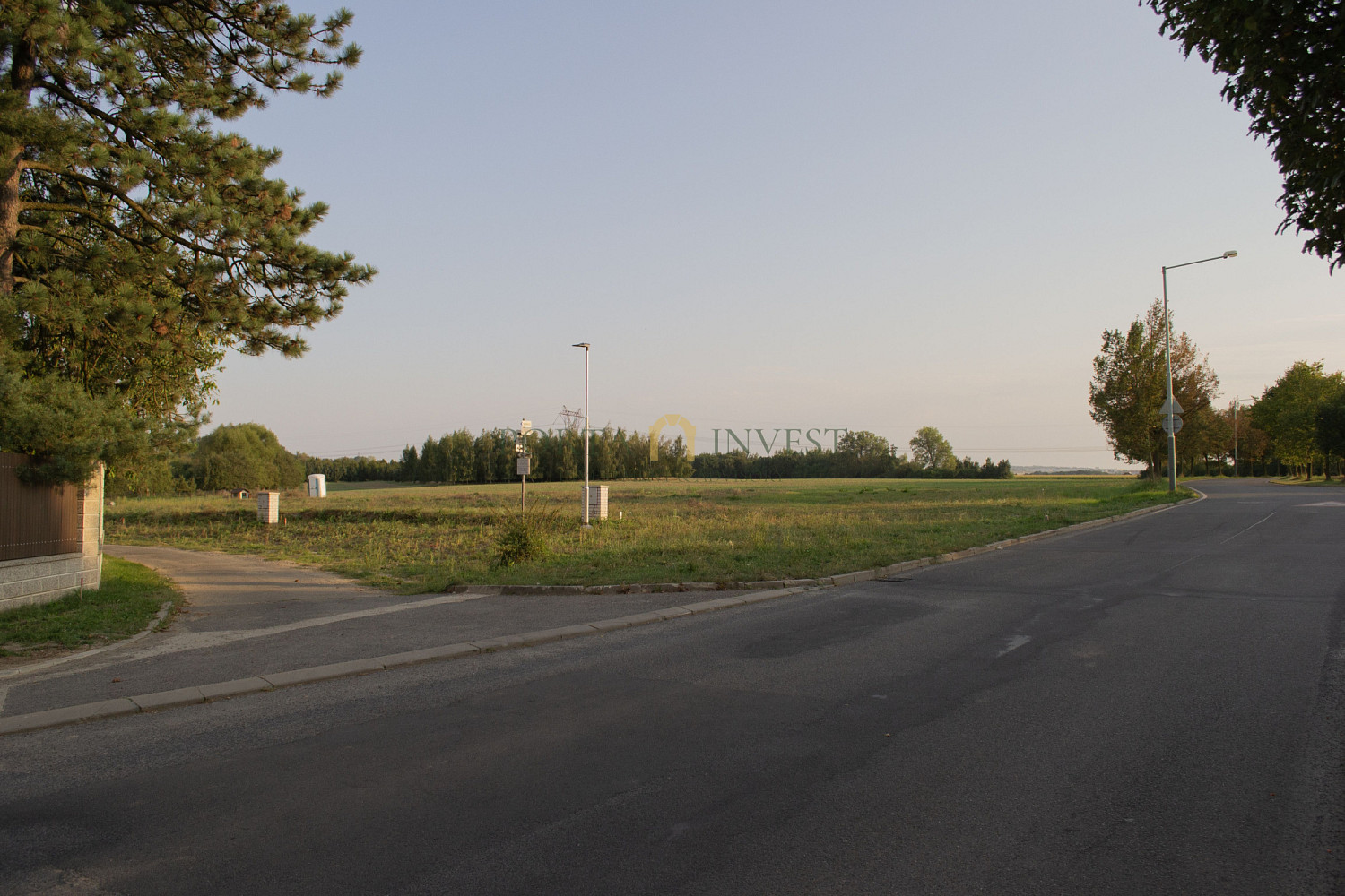 Prodej stavebního pozemku 526 m² – pohled 3