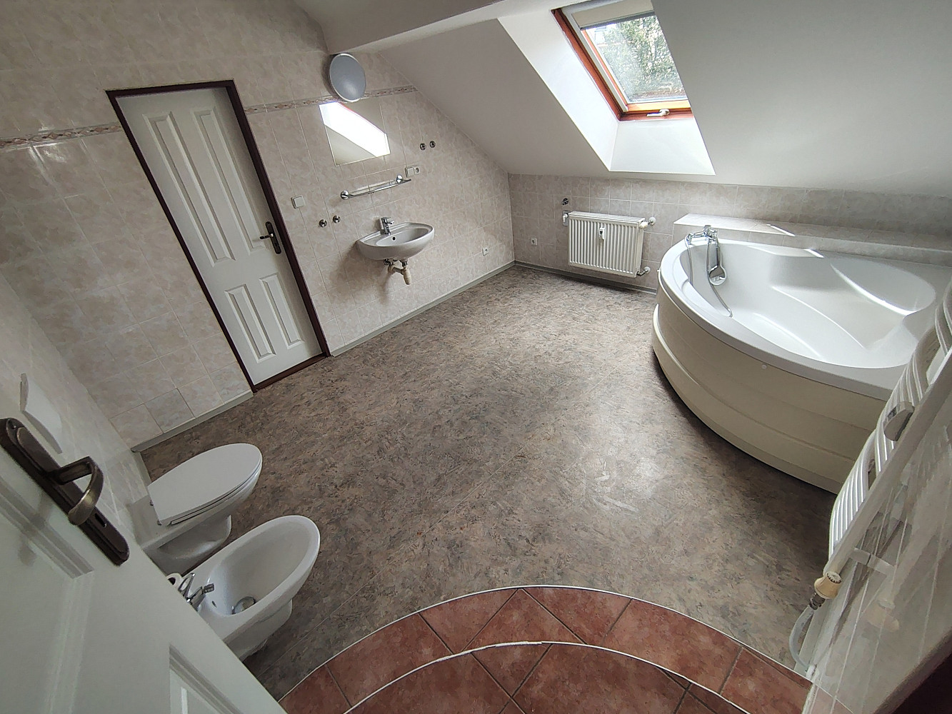 Pronájem bytu 4+kk 106 m² – fotografie 2