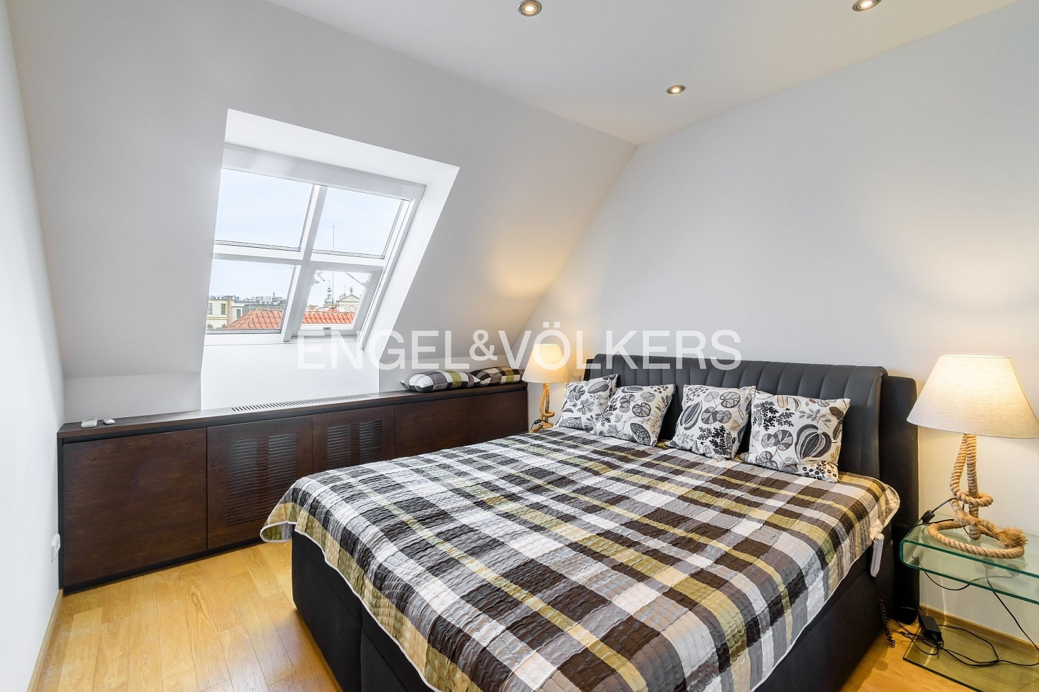 Pronájem bytu 4+kk 140 m² – fotografie 4