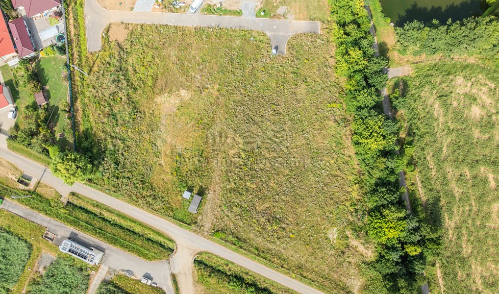Prodej stavebního pozemku 1 642 m², Lutopecny – náhled fotky 6