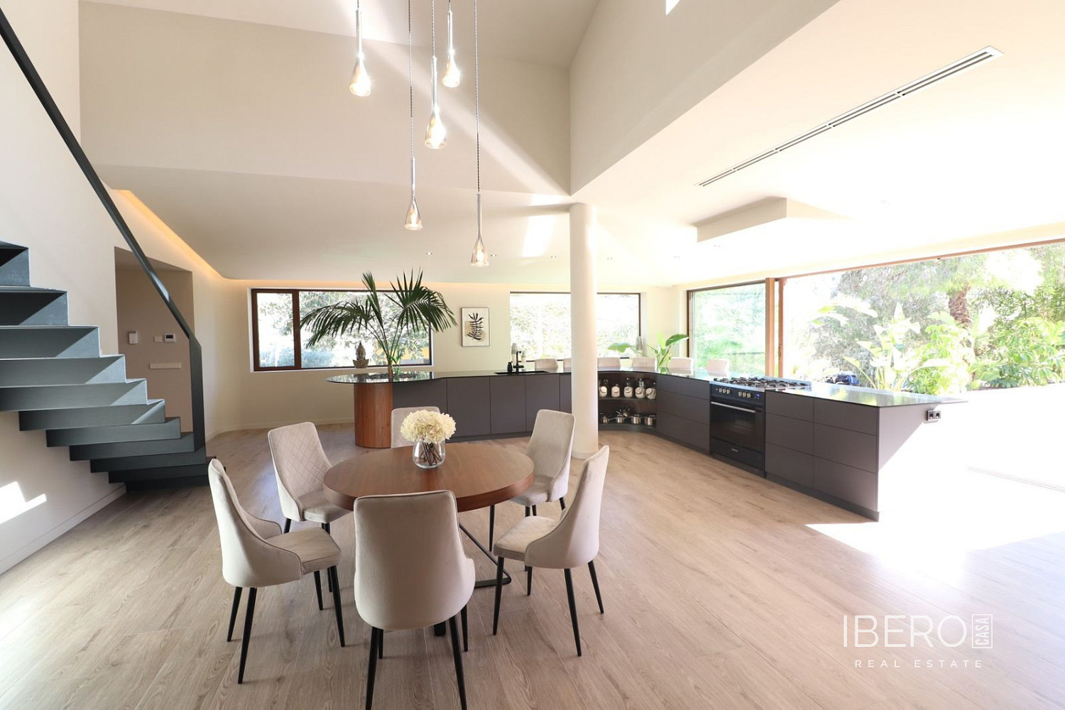 Prodej domu 360 m² s pozemkem 20 000 m² — photo 3