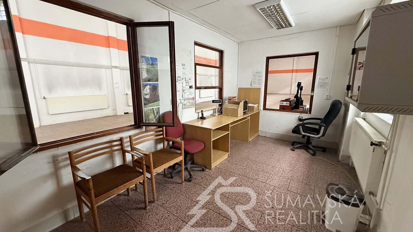 Pronájem skladovacích prostor 300 m² – fotografie 4