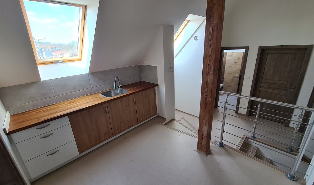 Pronájem kanceláře 12 m², Milovice – náhled fotky 4