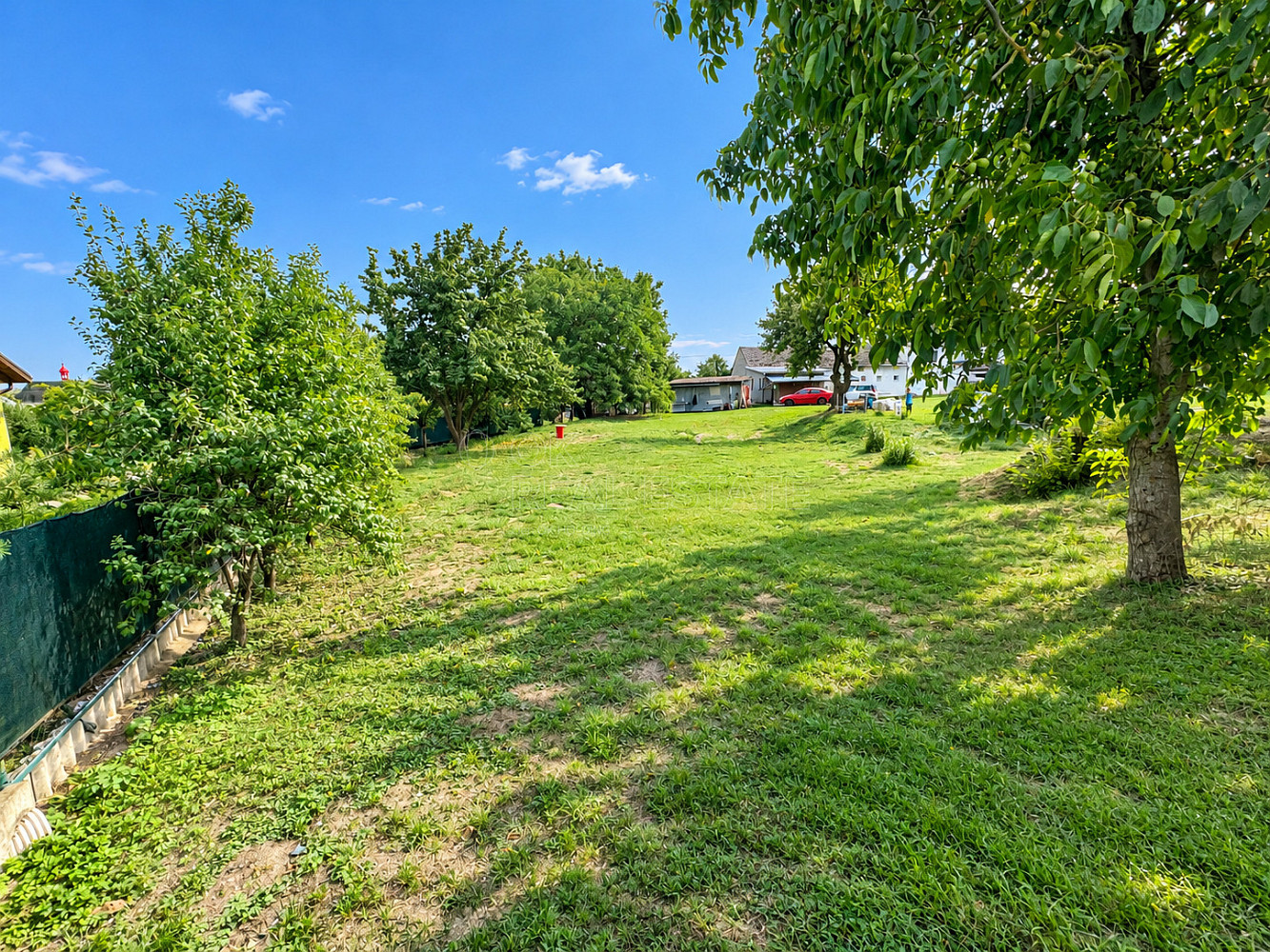 Prodej stavebního pozemku 882 m² – fotografie 2