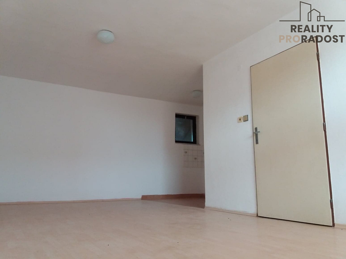 Pronájem obchodních prostor 400 m² – fotografie 5