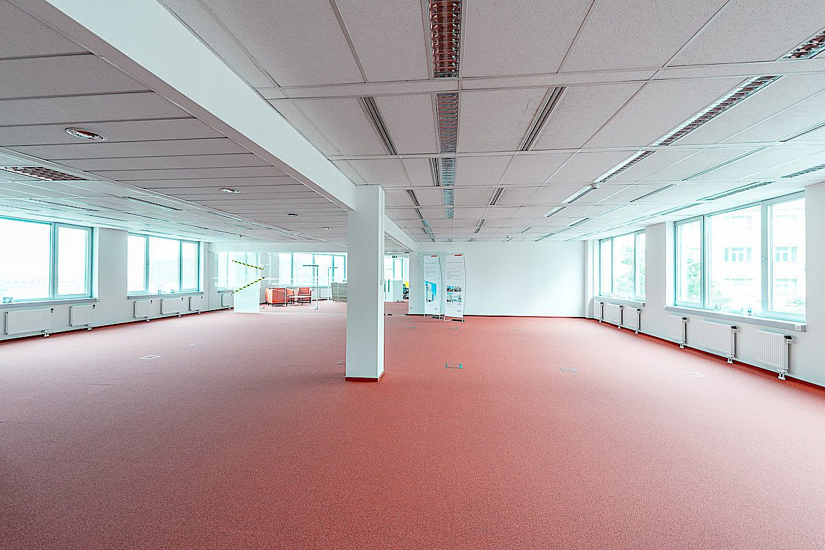Pronájem kanceláře 480 m² – fotografie 3