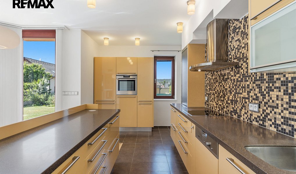 Prodej domu 241 m² s pozemkem 742 m², Praha – náhled fotky 4