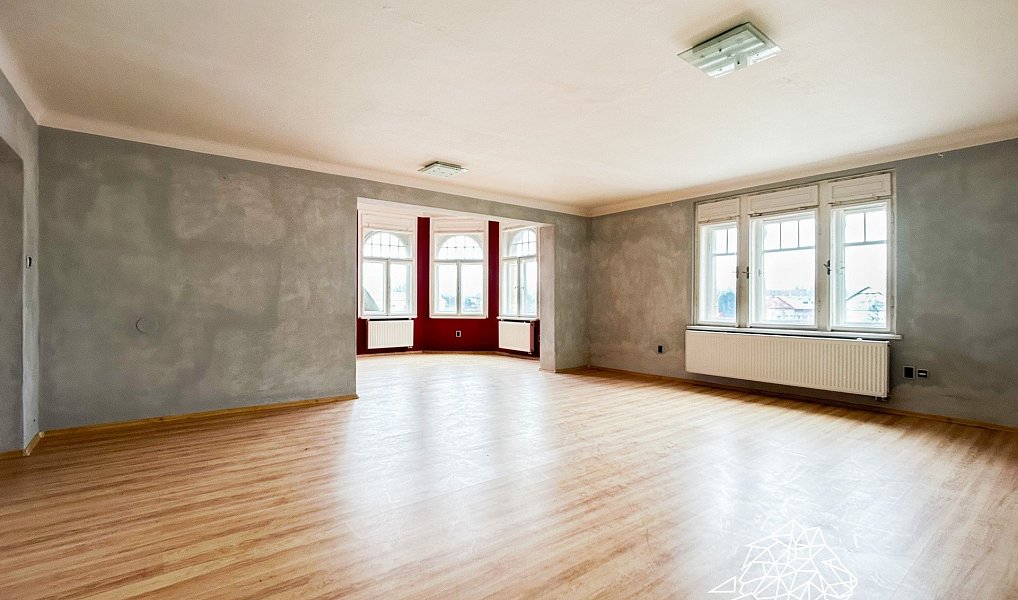 Prodej domu 900 m² s pozemkem 2 018 m², Krnov – náhled fotky 20