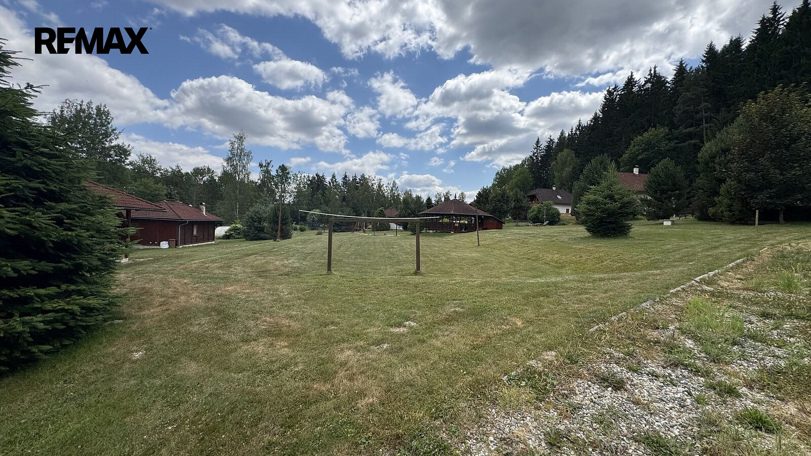 Prodej stavebního pozemku 1 048 m² – fotografie 2