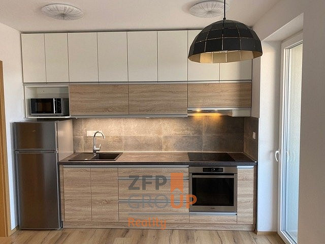 Pronájem bytu 1+kk 37 m² – fotografie 2
