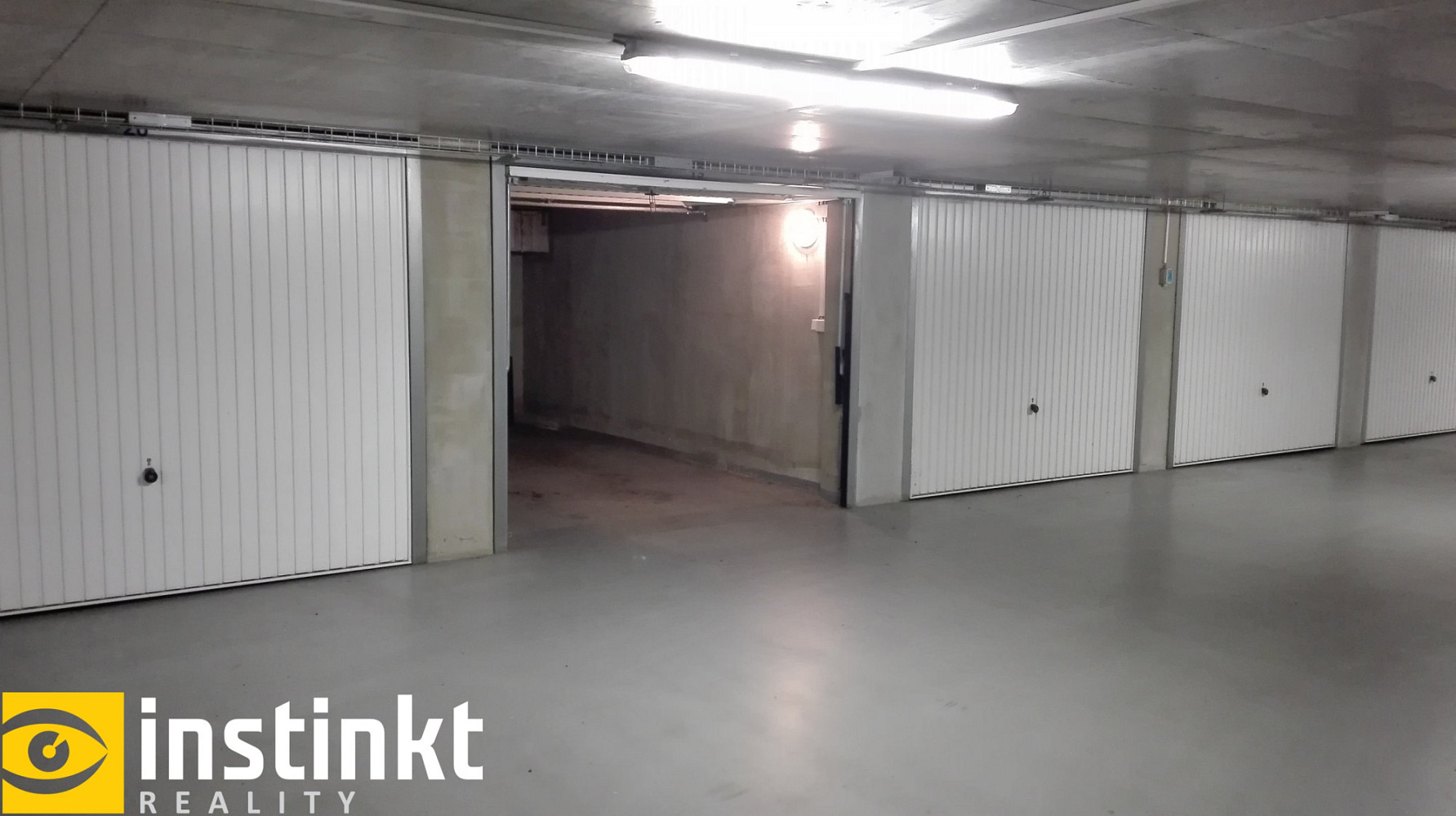 Garáž v garážovém komplexu (16m2), ul. Archeologická, Praha 5 - Stodůlky