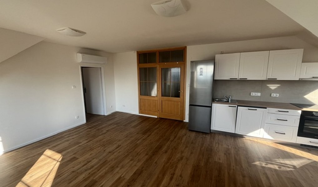 Pronájem bytu 3+kk 93 m², Praha – náhled fotky 4