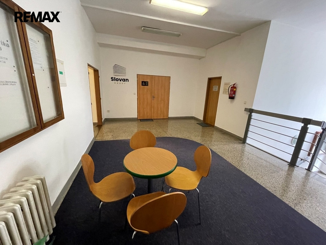 Pronájem kanceláře 33 m² – fotografie 4